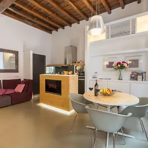 Silver Spanish's Steps Apartment